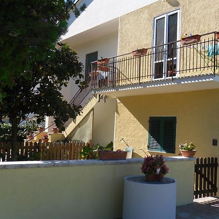 Da Angela - Camere Con Bagno Privato A Foligno Vicino Al Centro Екстер'єр фото