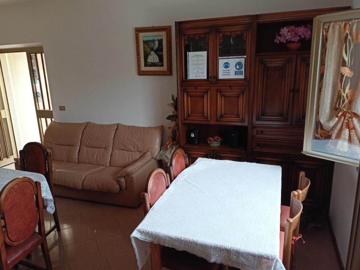 Da Angela - Camere Con Bagno Privato A Foligno Vicino Al Centro Екстер'єр фото