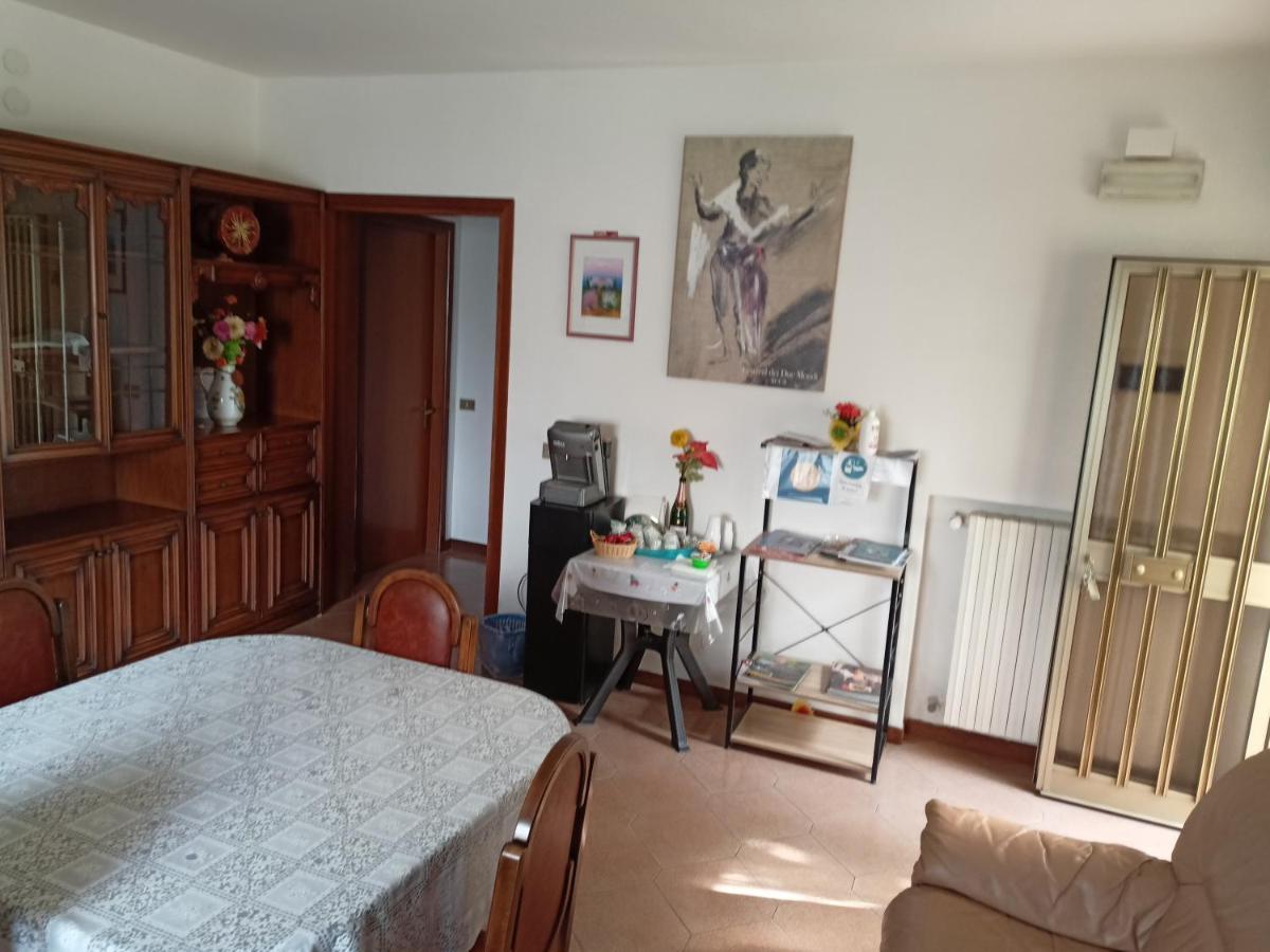 Da Angela - Camere Con Bagno Privato A Foligno Vicino Al Centro Екстер'єр фото