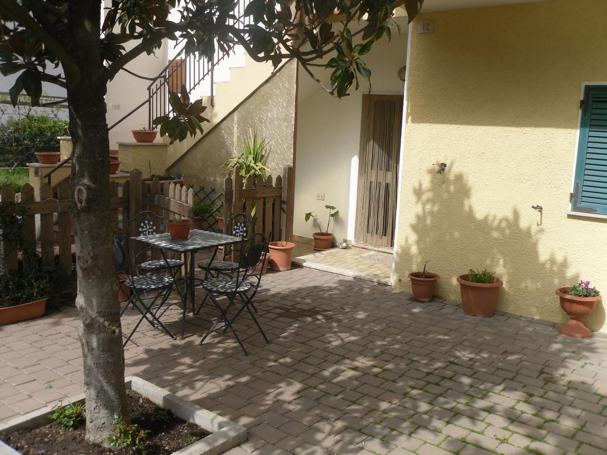 Da Angela - Camere Con Bagno Privato A Foligno Vicino Al Centro Екстер'єр фото