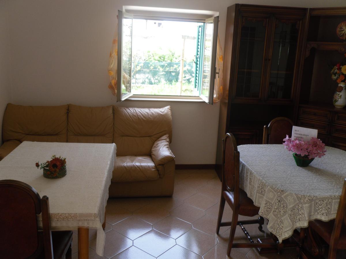 Da Angela - Camere Con Bagno Privato A Foligno Vicino Al Centro Екстер'єр фото
