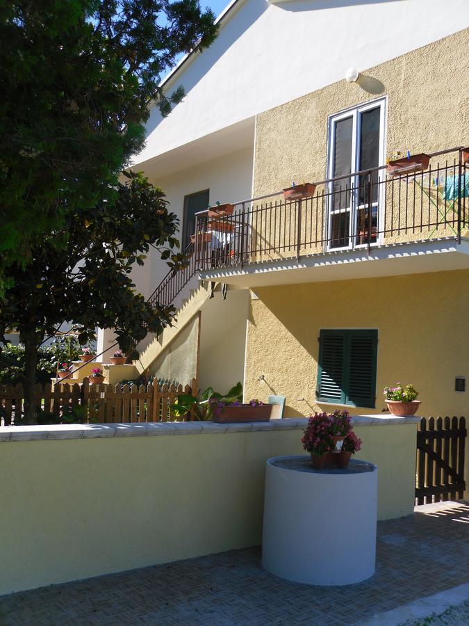 Da Angela - Camere Con Bagno Privato A Foligno Vicino Al Centro Екстер'єр фото