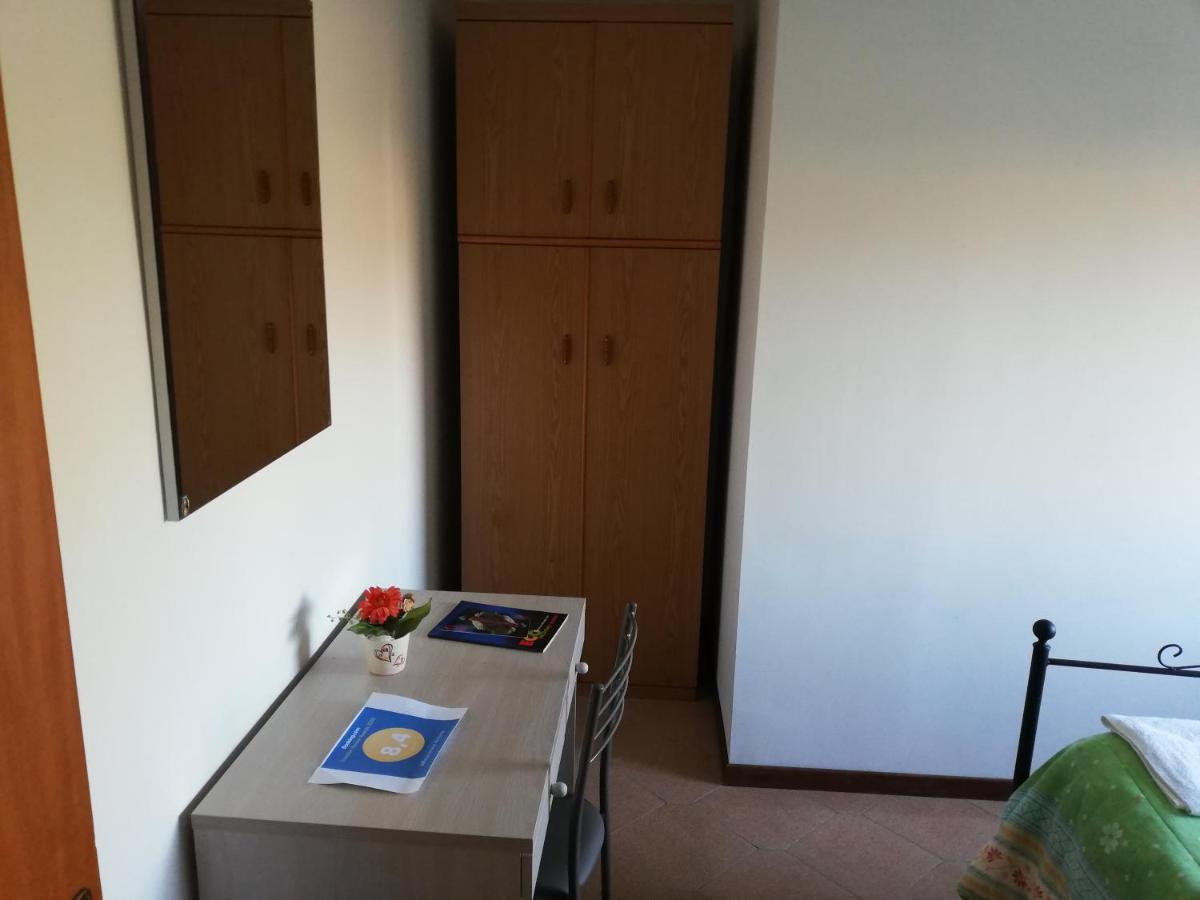 Da Angela - Camere Con Bagno Privato A Foligno Vicino Al Centro Екстер'єр фото